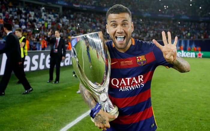 Dani Alves – Hậu vệ cánh tấn công xuất sắc