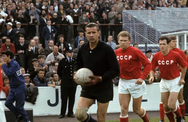 Lev Yashin – Người gác đền huyền thoại của bóng đá Nga